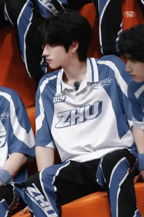 tf家族运动会##朱志鑫俯卧撑##朱志鑫 宙草