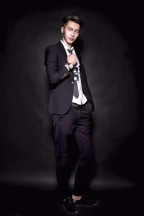 陈兴著名发型师