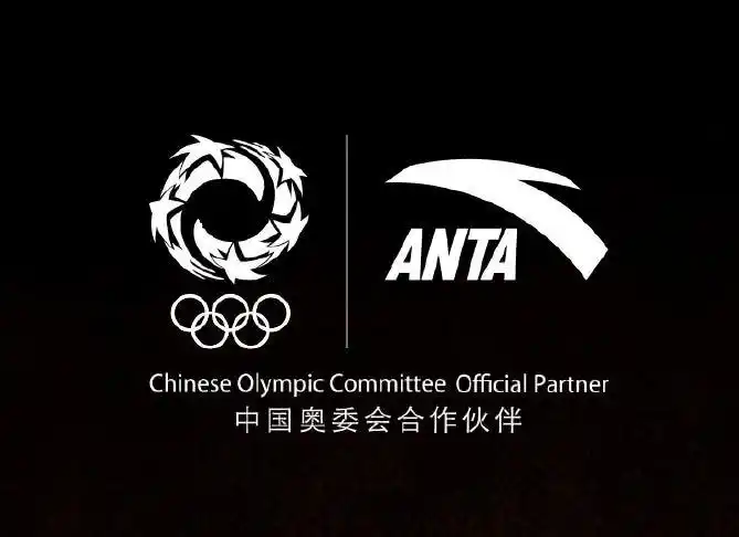 网友:孙杨披国旗挡领奖服没毛病,安踏:用纸粘住标志就难逃其责