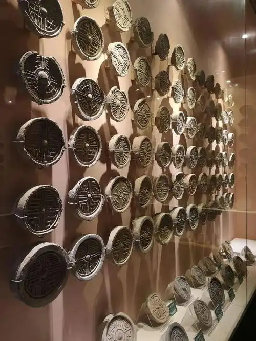 秦砖汉瓦博物馆展出的历代瓦当 图源:秦始皇帝陵博物院社教部