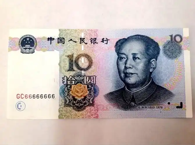 湖北一女子超市买零食,找回一张十元钱纸币,有人说:价值上万元