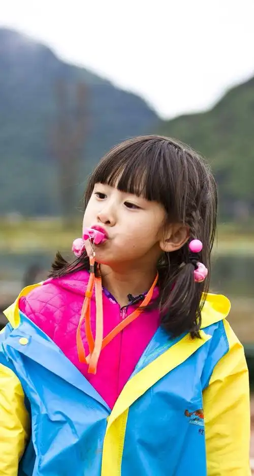 可爱萝莉田雨橙高清手机壁纸