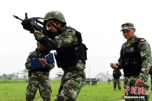 武警部队火热训练提升反恐战力