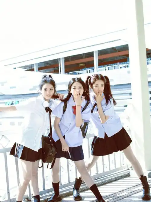 的友谊要怎么拍照记录95呢7192今天分享一下关于三人拍照摆拍篇