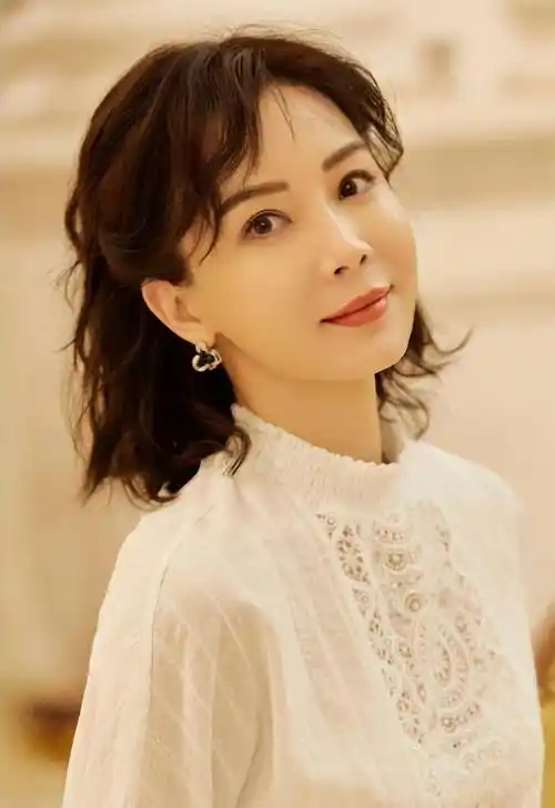 "优雅典范"陈数:下嫁二婚男婚姻亮红灯,不敢生育被冯小刚炮轰丑