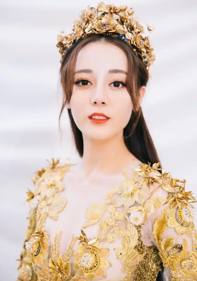 迪丽热巴张馨予贴脸卖萌嗨翻天!两大美女的魅力不可小觑