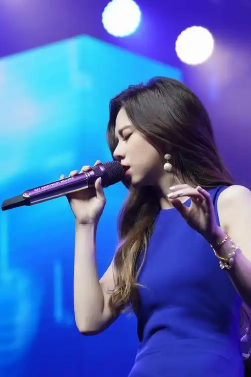 邓紫棋超话|#2023声动港夜蓝妹啤酒音乐会#今天解解在@蓝妹啤酒音乐会