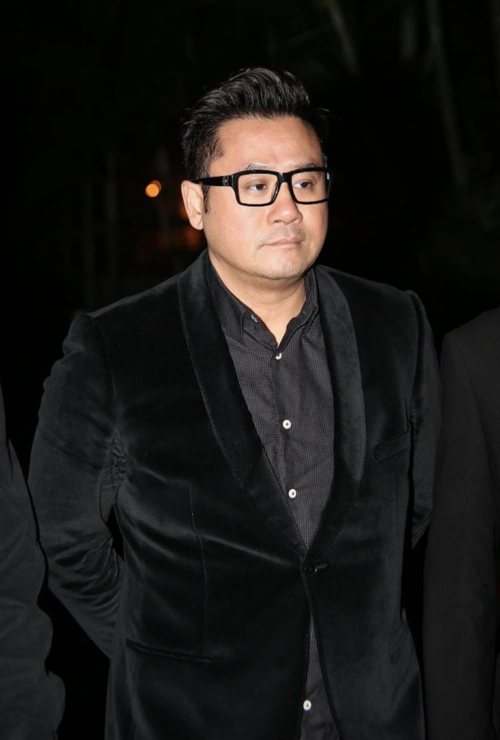 麦长青新店被淋红油声称不知情开店仅三个月两度创业屡遇挫折