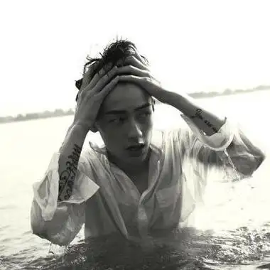 适合单身男生的帅气头像图片超有魅力的高冷男生黑白图片大全