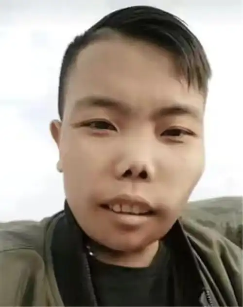 曾经的网红丑小子陈山,靠炫富而走红,言语不当遭封杀结局凄凉