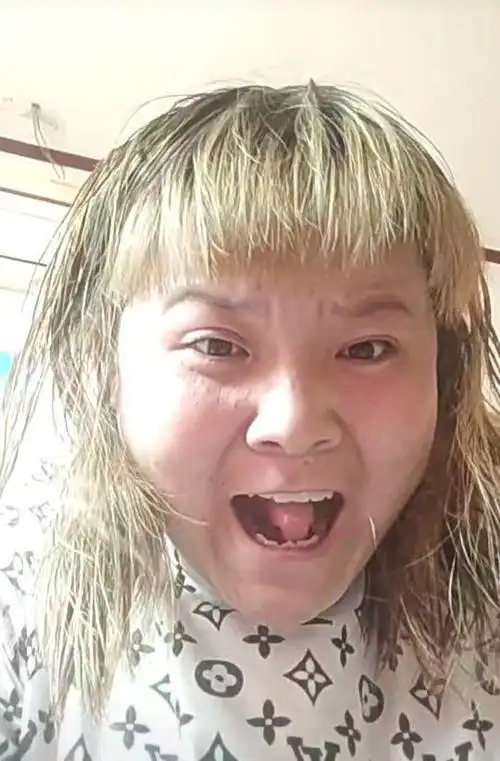 网红郭老师被全平台封禁疑似涉及低俗炒作卖丑人设引发争议