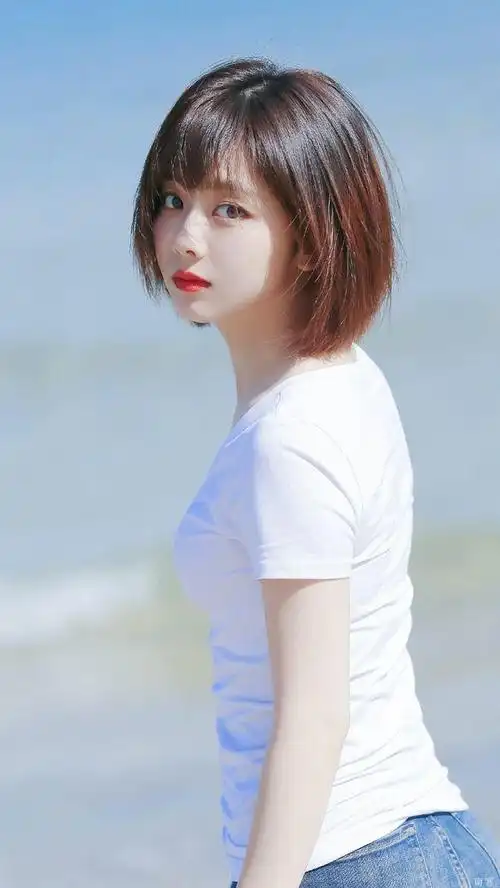 最适合15岁左右的圆脸女生发型,这8种很不错,百变时尚有个性