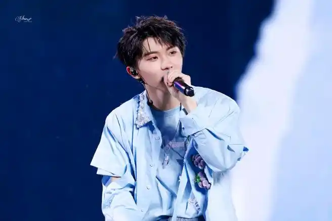 【掉落】  好看的照片 翻一翻总还是有的    @时代少年团队长-马嘉