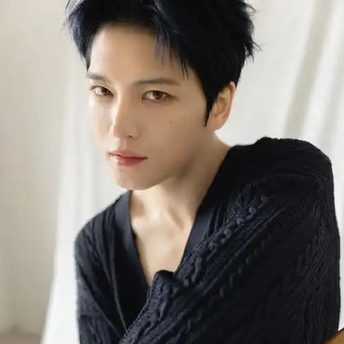 金在中超话98#金在中#230603 ins更新两则:@金在中_official@jj