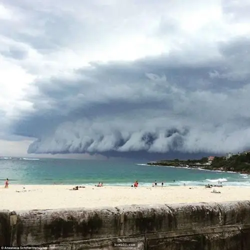 澳洲天空惊现的「海啸云」看照片已经觉得恐怖,怎知影片让大家都更