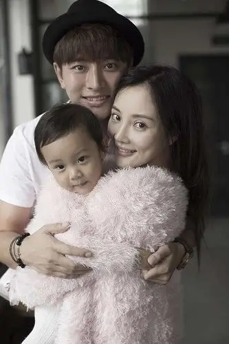 李小璐怀二胎双胞胎?李小璐怀二胎快生了!