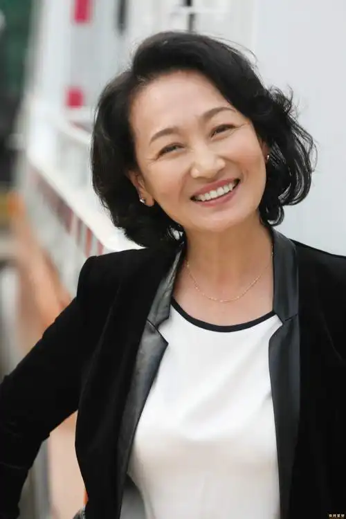 内蒙古女星哈斯高娃 腾格尔前妻回归娱乐圈