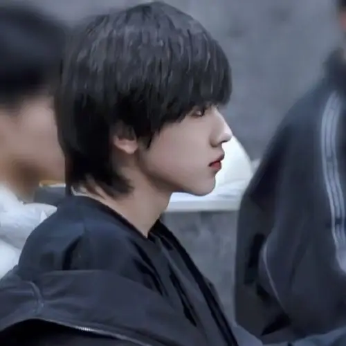 宋亚轩兔兔请收起狼尾巴