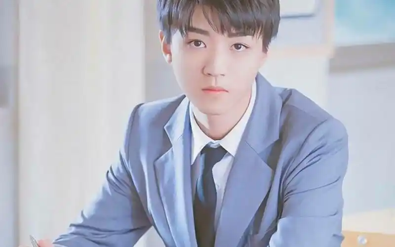 超帅王俊凯个性壁纸_帅气外貌王俊凯