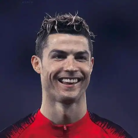 关于c罗足球头像的配图及描述