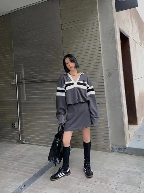 ootd休闲拼色绣花卫衣连衣裙