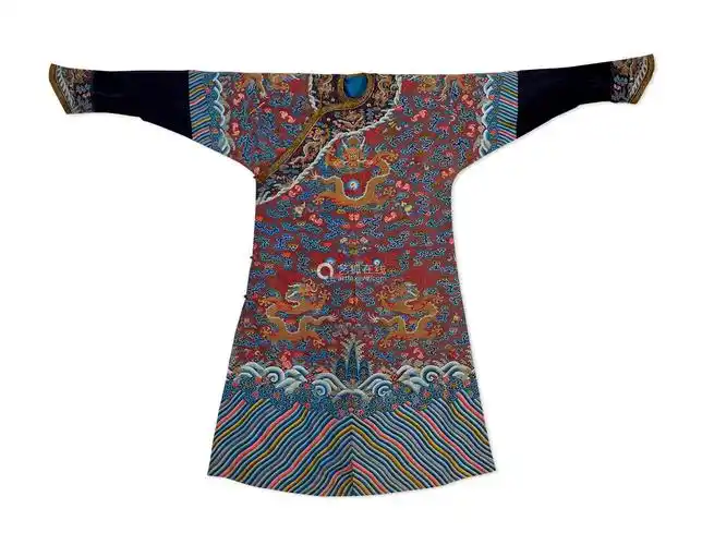 清嘉庆缂丝云龙纹龙袍