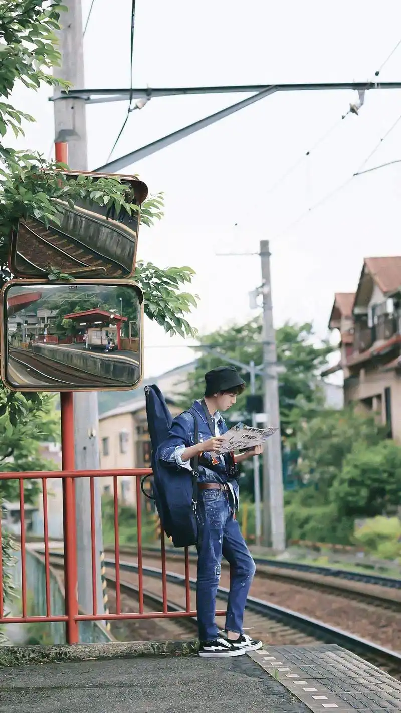 [王俊凯][分享]181030 王俊凯《十九岁的时差》饭修 背着吉他的少年在