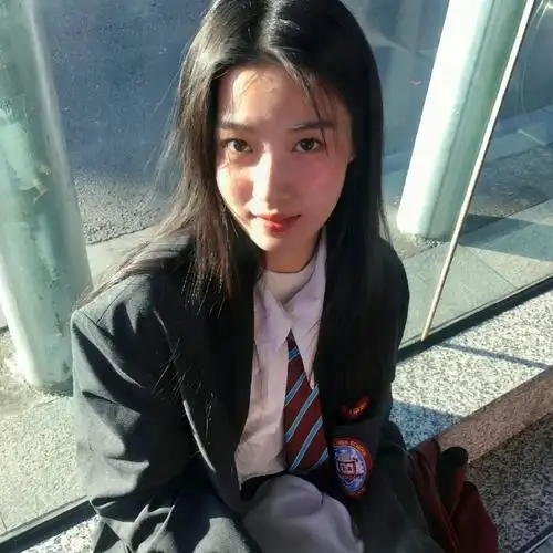 阳光383638393231女生头像