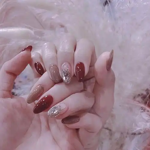 适合冬天做的椭圆型美甲太显手长了