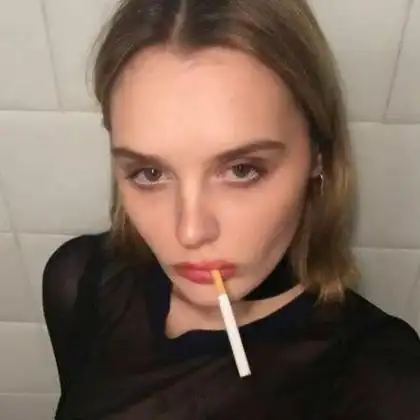 高级质感ins女头欧美高清图片_女生头像_头像屋