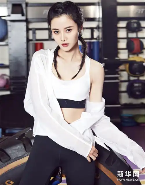 隋雨蒙运动写真曝光 率性洒脱不失甜美