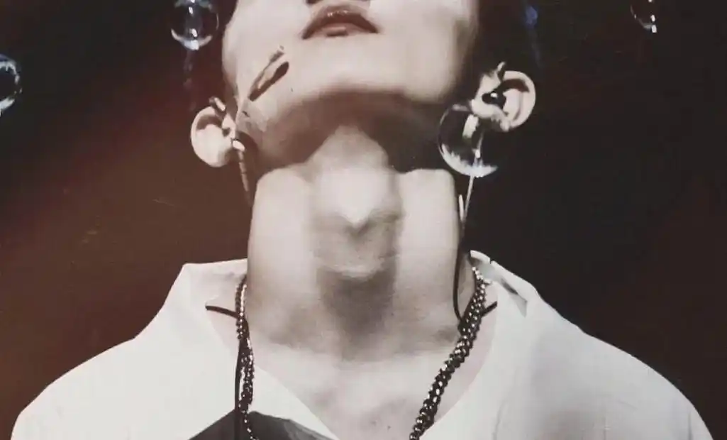 马哥虽瘦,但好像啥也不缺!#马嘉祺 #喉结 - 抖音