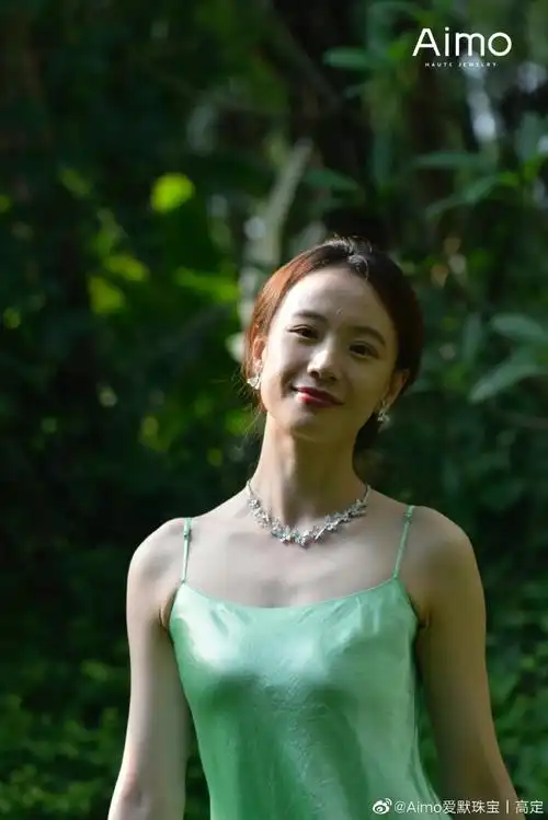 演员李梦|轻盈灵动 如梦似蝶演员@李梦vivien佩戴aimo高级珠宝蝶舞