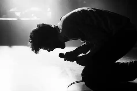 你看我百毒不侵,其实一碰就破碎