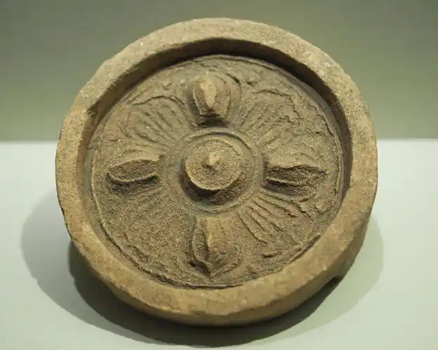 南北朝莲纹瓦当辽宁省博物馆藏