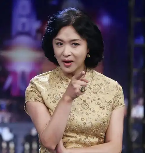 回顾金星的妈妈韩颖儿子变女儿扛过了流言蜚语今一家其乐融融