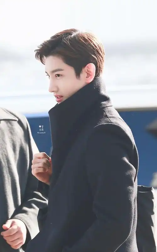 沈昌珉长这样(从电脑摄像头自拍开始)