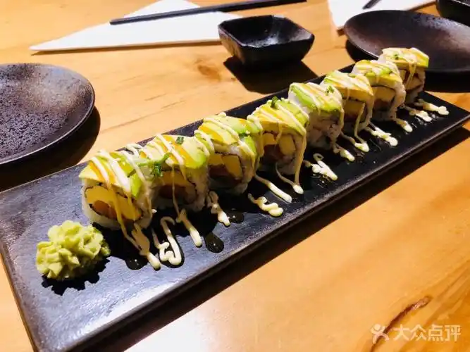 三文鱼奶酪牛油果卷