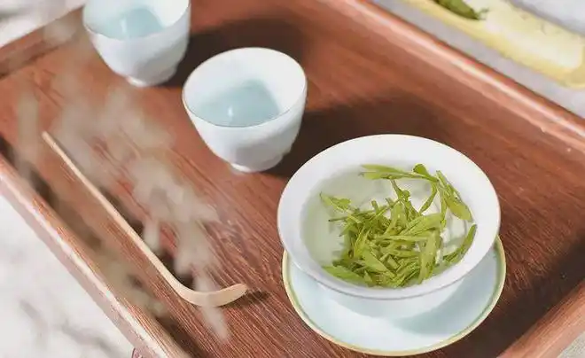来碧口品一杯茶韵幽香,整个春天都是你的!