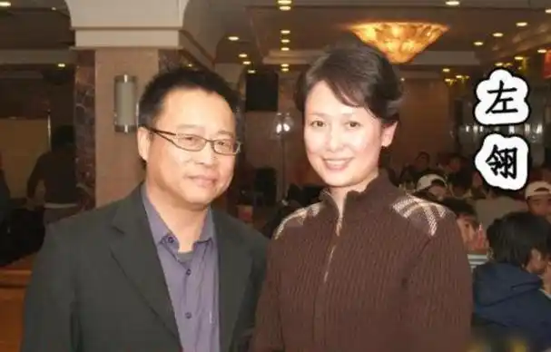 记者,也曾经下海经商,最终成为了一个富有的房地产商人,现在的左翎