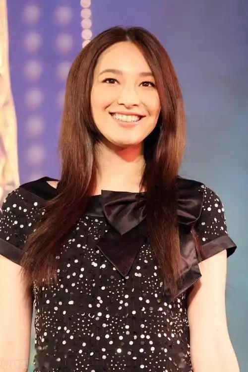 吴佩慈这身材,这才是尤物啊!