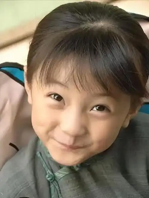 林妙可,丰胸门,陪酒门,炫富门,为啥人们总跟这个小女孩过不去