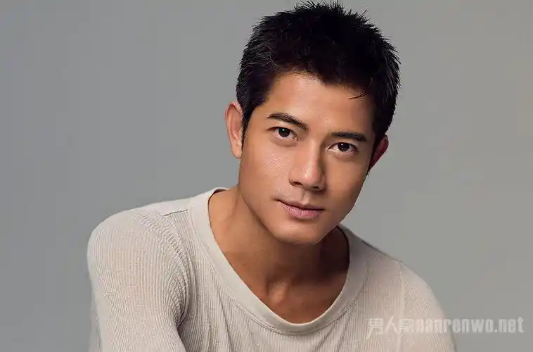 小圆脸适合什么发型 原来这样就可以变瘦脸男神了