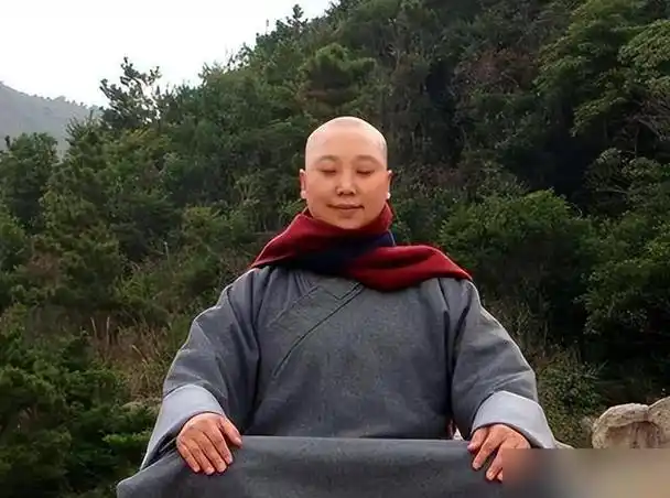 27年前歌手李娜出家的新闻揭示了娱乐圈的虚伪一面