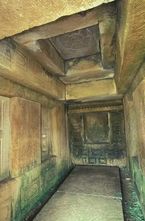 唐崖土司王墓室内部.图源视觉中国