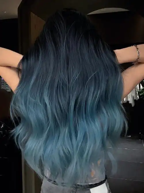 真的推荐大家试一试[樱花r]底色深蓝灰棕色 挑染渐变搭配雾霾蓝高光