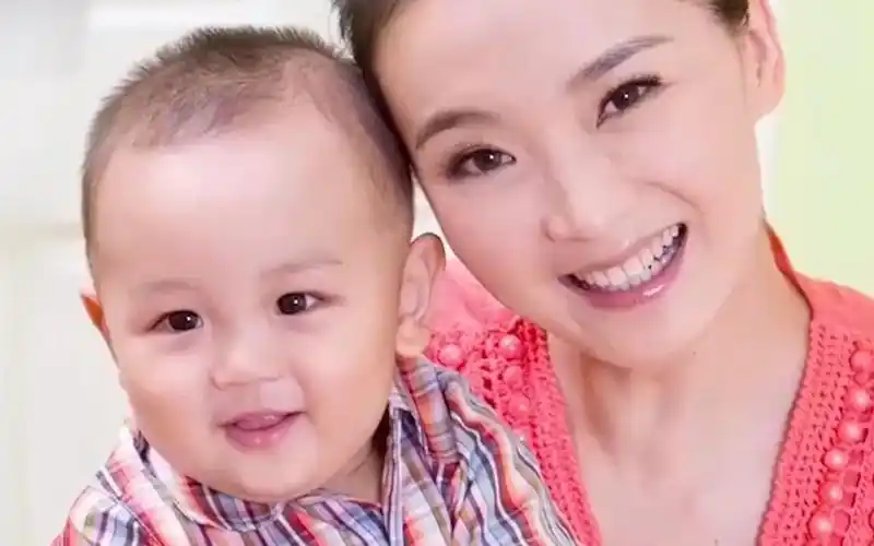 王艳嫁进豪门的生活是什么样的?看他儿子对她的态度就知道了