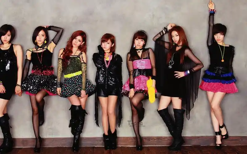 韩国女团tara最新时尚写真