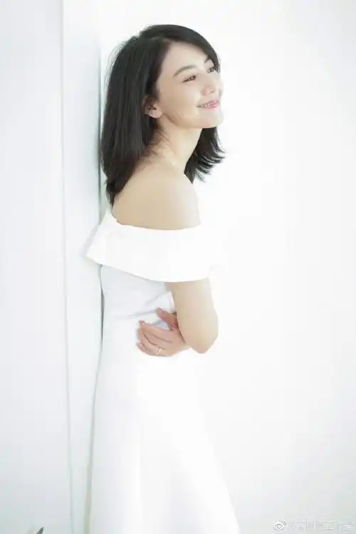 高圆圆气质短发发型(高圆圆只是剪了波波头短发)(14)