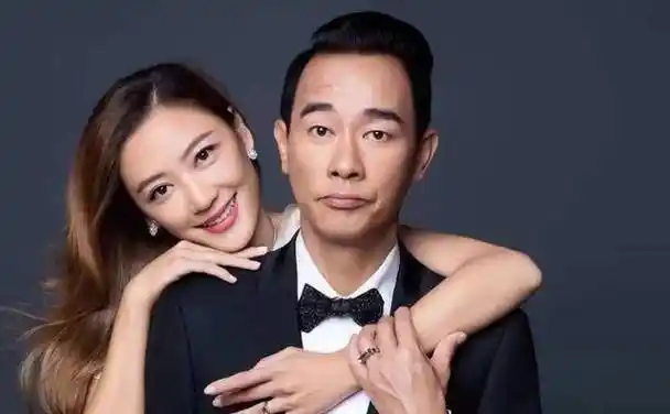 陈小春在采访中更是爆料,自己与应采儿结婚后,事业基本都靠老婆安排.